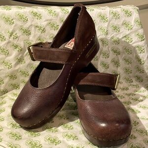 Lucky Brand Mary Jane clogs. Women’s size 10 brown leather and suede.